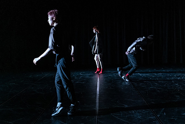 橋本ロマンス　『デビルダンス』（世界初演）を上演